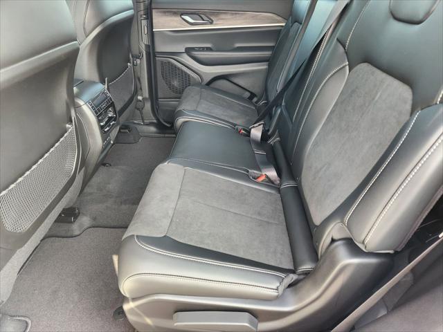 2026 Jeep Grand Cherokee L Altitude 4x2