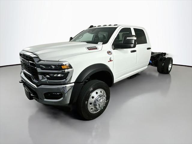 2026 RAM 5500 Chassis RAM 5500 TRADESMAN CHASSIS CREW CAB 4X4 84 CA