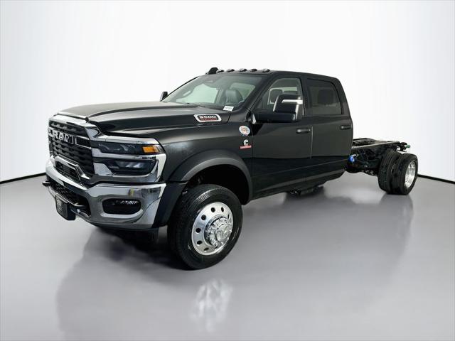 2026 RAM 5500 Chassis RAM 5500 TRADESMAN CHASSIS CREW CAB 4X4 84 CA