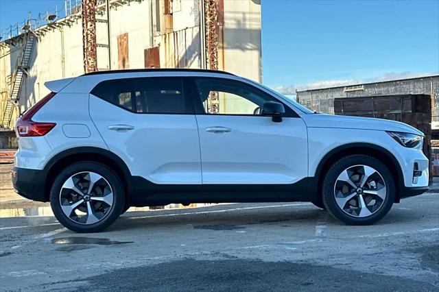 2026 Volvo XC40 Plus, B5 AWD Gas (mild hybrid), Dark