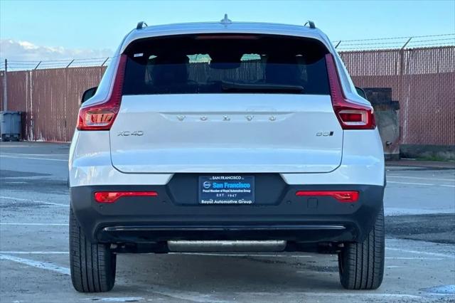 2026 Volvo XC40 Plus, B5 AWD Gas (mild hybrid), Dark