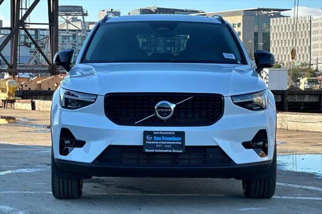 2026 Volvo XC40 Plus, B5 AWD Gas (mild hybrid), Dark