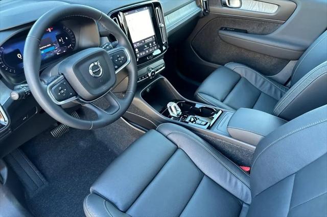 2026 Volvo XC40 Plus, B5 AWD Gas (mild hybrid), Dark