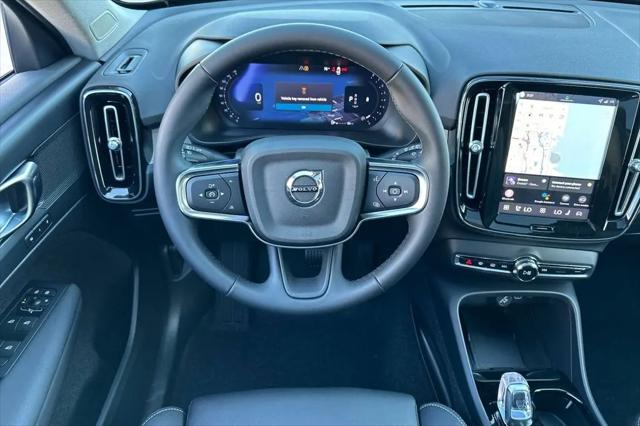 2026 Volvo XC40 Plus, B5 AWD Gas (mild hybrid), Dark