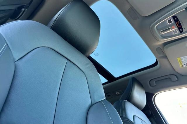 2026 Volvo XC40 Plus, B5 AWD Gas (mild hybrid), Dark