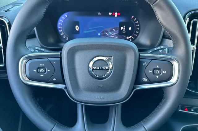 2026 Volvo XC40 Plus, B5 AWD Gas (mild hybrid), Dark