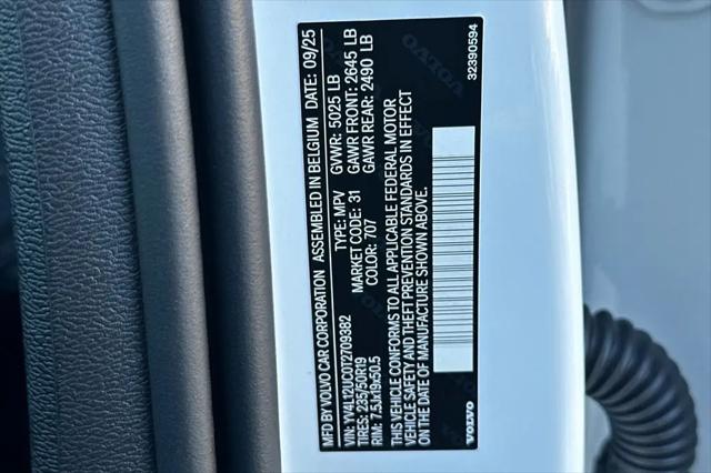 2026 Volvo XC40 Plus, B5 AWD Gas (mild hybrid), Dark