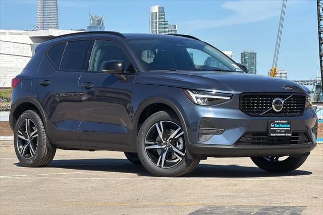 2026 Volvo XC40 Core, B5 AWD Gas (mild hybrid), Dark