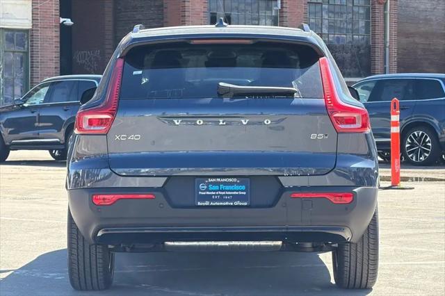 2026 Volvo XC40 Core, B5 AWD Gas (mild hybrid), Dark