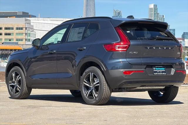 2026 Volvo XC40 Core, B5 AWD Gas (mild hybrid), Dark