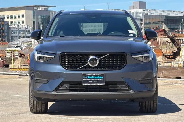 2026 Volvo XC40 Core, B5 AWD Gas (mild hybrid), Dark