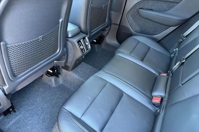 2026 Volvo XC40 Core, B5 AWD Gas (mild hybrid), Dark
