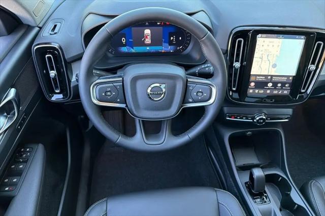 2026 Volvo XC40 Core, B5 AWD Gas (mild hybrid), Dark