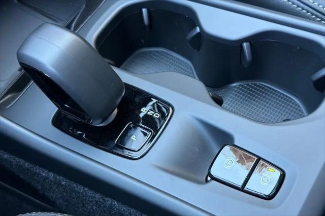 2026 Volvo XC40 Core, B5 AWD Gas (mild hybrid), Dark