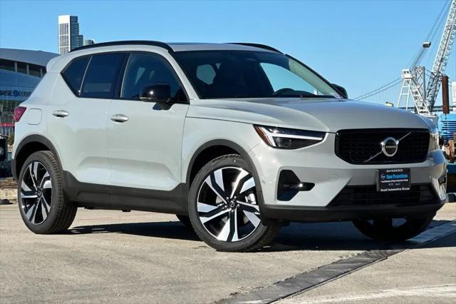 2026 Volvo XC40 Ultra, B5 AWD Gas (mild hybrid), Dark