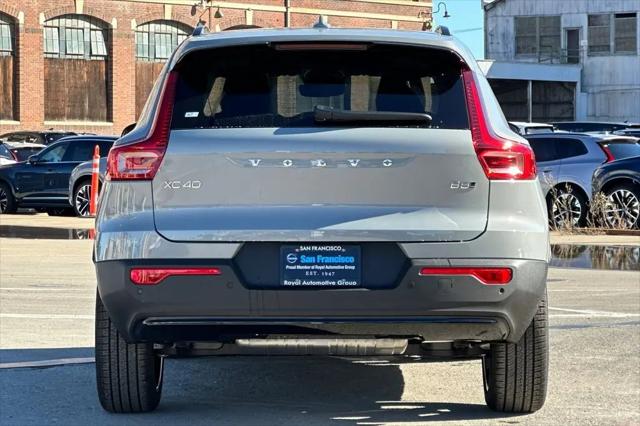 2026 Volvo XC40 Ultra, B5 AWD Gas (mild hybrid), Dark