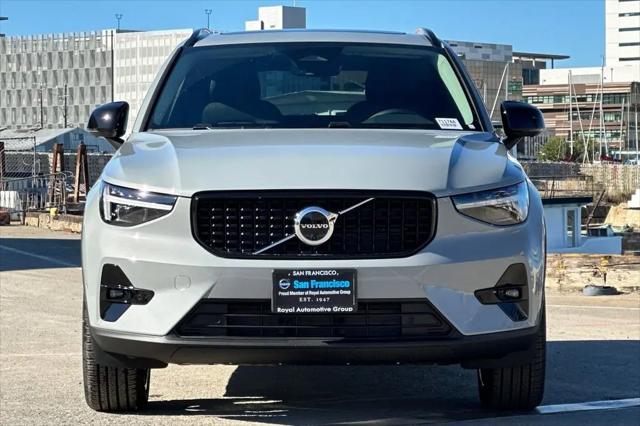 2026 Volvo XC40 Ultra, B5 AWD Gas (mild hybrid), Dark