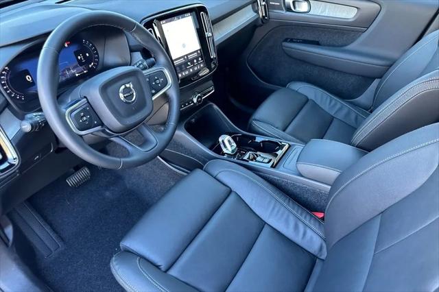 2026 Volvo XC40 Ultra, B5 AWD Gas (mild hybrid), Dark