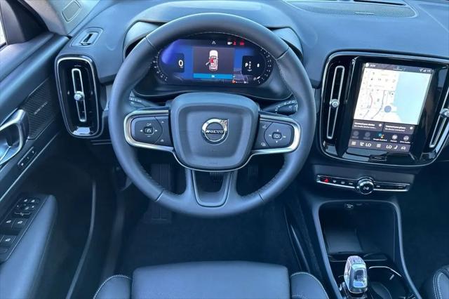 2026 Volvo XC40 Ultra, B5 AWD Gas (mild hybrid), Dark