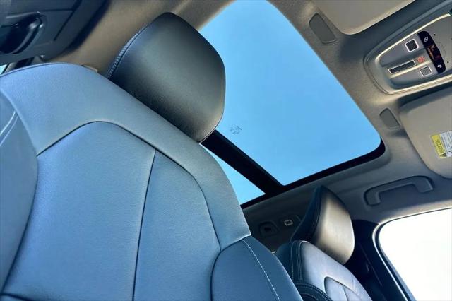 2026 Volvo XC40 Ultra, B5 AWD Gas (mild hybrid), Dark