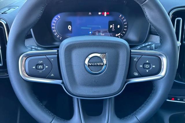 2026 Volvo XC40 Ultra, B5 AWD Gas (mild hybrid), Dark