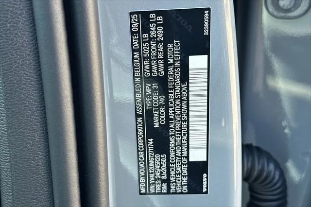 2026 Volvo XC40 Ultra, B5 AWD Gas (mild hybrid), Dark