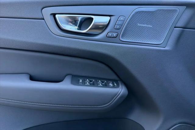 2026 Volvo XC60 B5 Ultra Black Edition