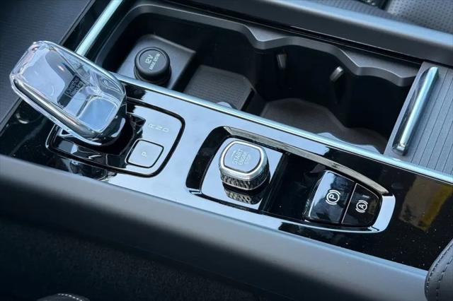 2026 Volvo XC60 B5 Ultra Black Edition