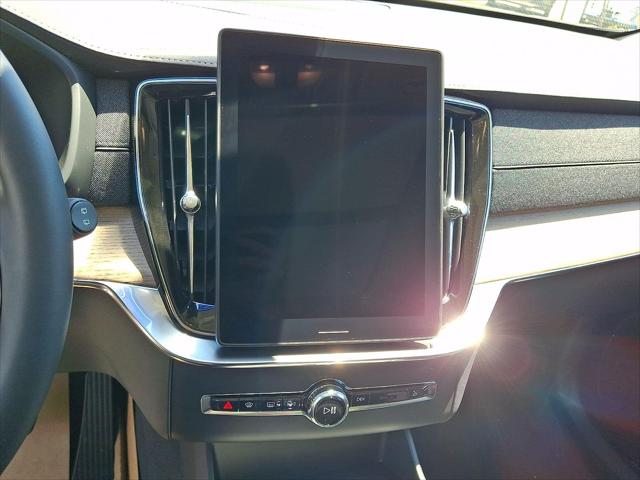 2026 Volvo XC90 Core, B5 AWD Gas (mild hybrid), Gasoline, Bright, 7 Seats