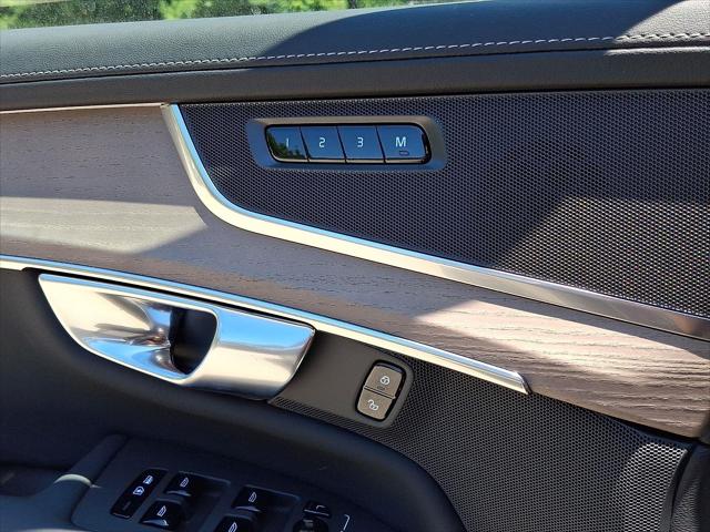 2026 Volvo XC90 Core, B5 AWD Gas (mild hybrid), Gasoline, Bright, 7 Seats