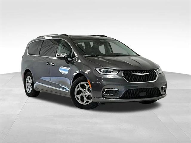 2023 Chrysler Pacifica Limited for sale in Des Moines, IA