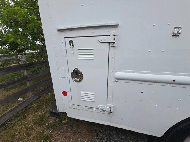2009 Chevrolet Express Cutaway Work Van