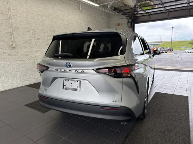 2025 Toyota Sienna LE