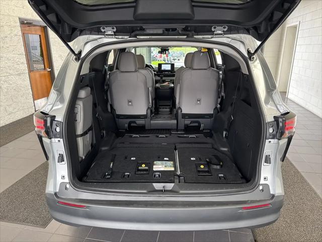 2025 Toyota Sienna LE