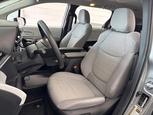 2025 Toyota Sienna LE