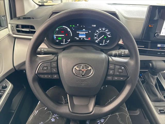 2025 Toyota Sienna LE