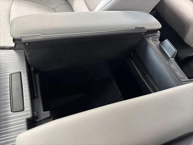 2025 Toyota Sienna LE
