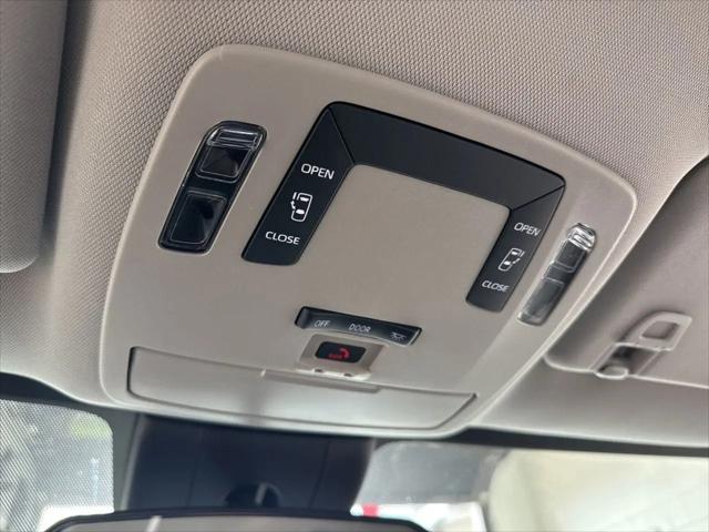 2025 Toyota Sienna LE