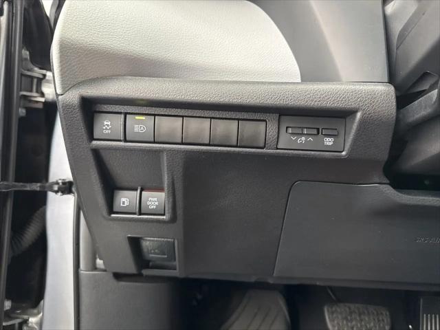 2025 Toyota Sienna LE
