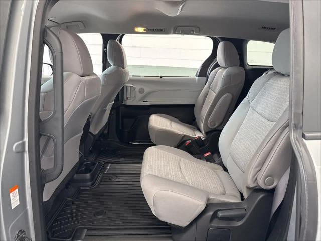2025 Toyota Sienna LE