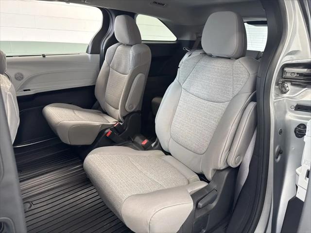2025 Toyota Sienna LE
