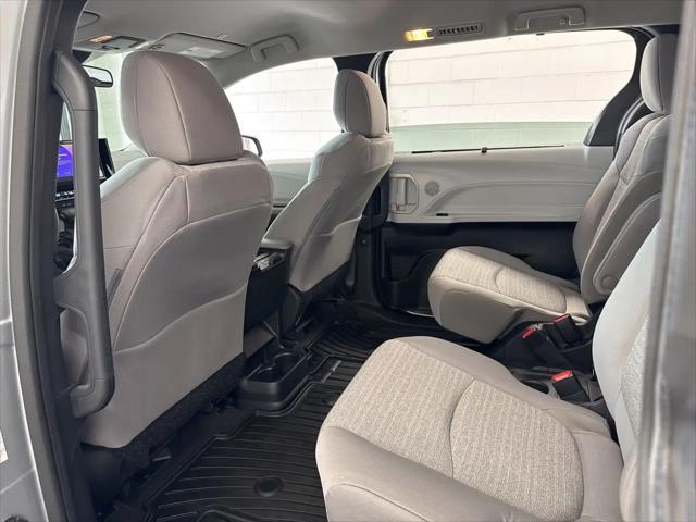 2025 Toyota Sienna LE