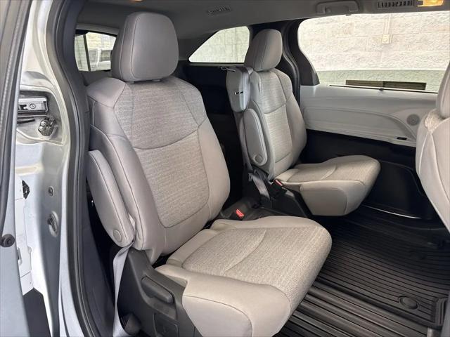 2025 Toyota Sienna LE