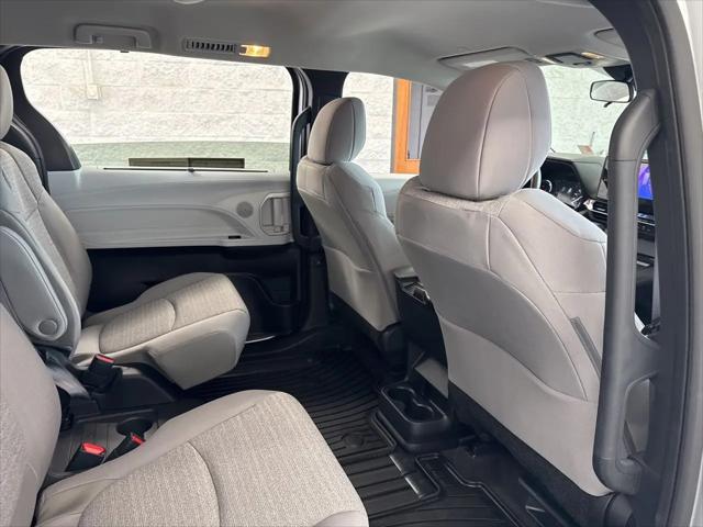 2025 Toyota Sienna LE