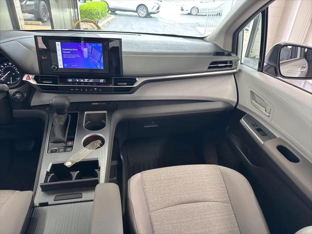 2025 Toyota Sienna LE