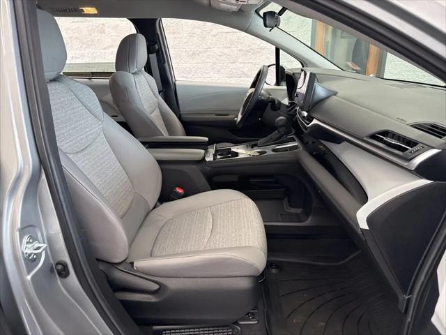 2025 Toyota Sienna LE