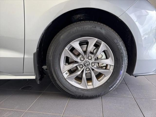 2025 Toyota Sienna LE