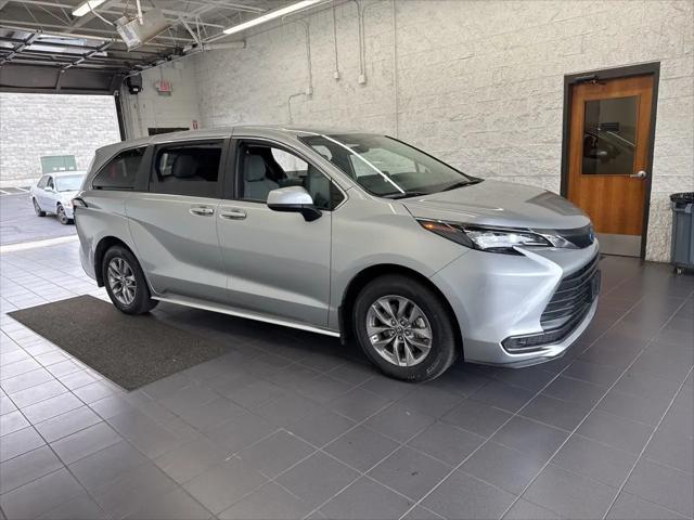 2025 Toyota Sienna LE for sale in Springfield, MO