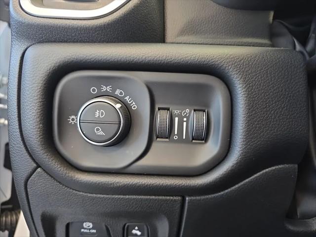 2026 Ram 1500 Big Horn Crew Cab 4x4 5'7" Box