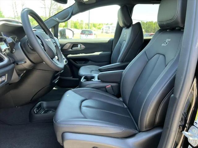 2026 Chrysler Pacifica Select AWD